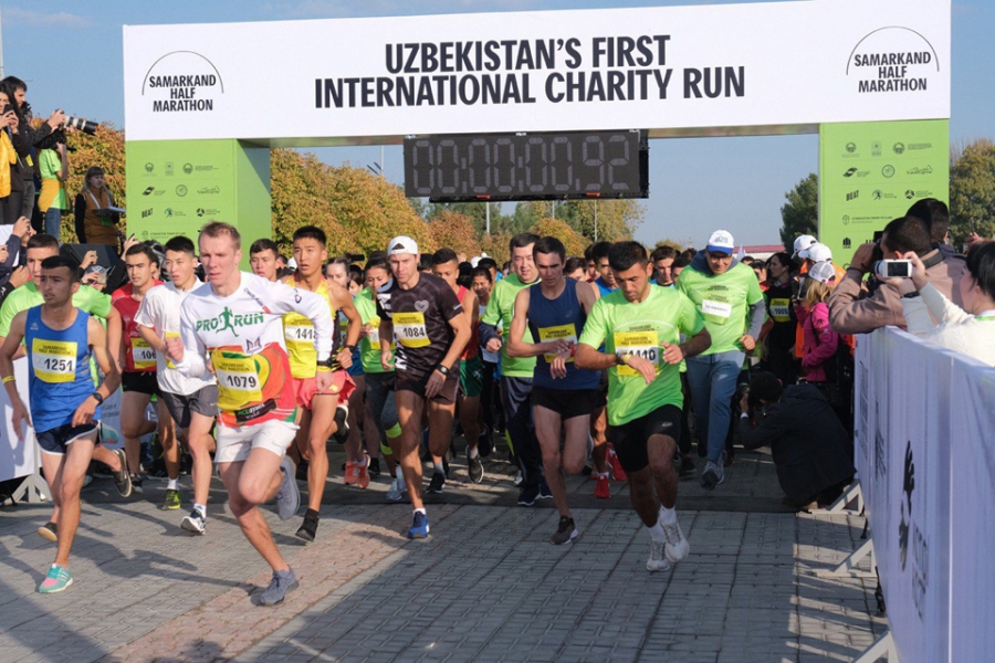 В Самарканде прошел первый международный благотворительный забег в истории Узбекистана